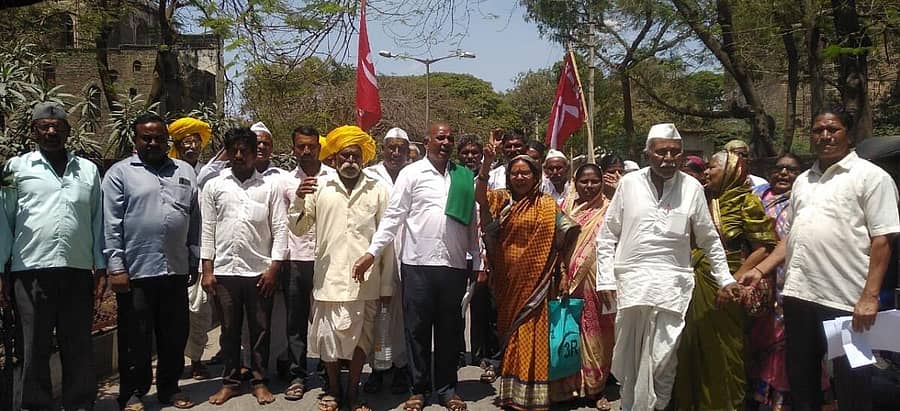 ಬಗರ್ ಹುಕುಂ ಸಾಗುವಳಿದಾರರ ಬೇಡಿಕೆಗಳನ್ನು ಈಡೇರಿಸಲು ಆಗ್ರಹಿಸಿ ಕರ್ನಾಟಕ ಪ್ರಾಂತ ರೈತ ಸಂಘ ವಿಜಯಪುರ ಜಿಲ್ಲಾ ಸಮಿತಿ ಸಮಿತಿಯಿಂದ ಶುಕ್ರವಾರ ಪ್ರತಿಭಟನೆ ಮಾಡಲಾಯಿತು