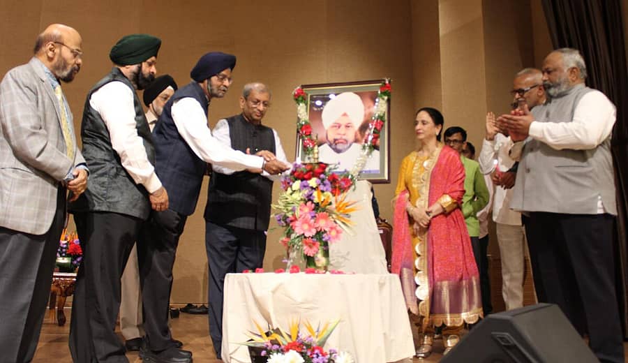 ಬೀದರ್ನ ಗುರುನಾನಕದೇವ್ ಎಂಜಿನಿಯರಿಂಗ್ ಕಾಲೇಜಿನಲ್ಲಿ ಶುಕ್ರವಾರ ಆರಂಭಗೊಂಡ ಎರಡು ದಿನಗಳ ರಾಷ್ಟ್ರಮಟ್ಟದ ತಾಂತ್ರಿಕ, ಸಾಂಸ್ಕೃತಿಕ ಹಬ್ಬ `ಗುರುಫೆಸ್ಟ್’ ಅನ್ನು ಬೆಳಗಾವಿಯ ವಿಶ್ವೇಶ್ವರಯ್ಯ ತಾಂತ್ರಿಕ ವಿಶ್ವವಿದ್ಯಾಲಯದ ಕುಲಪತಿ ಎಸ್. ವಿದ್ಯಾಶಂಕರ ಉದ್ಘಾಟಿಸಿದರು