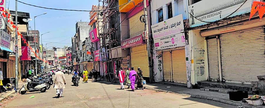 ಬಂದ್ ಹಿನ್ನೆಲೆಯಲ್ಲಿ ರಾಯಚೂರಿನ ಬಟ್ಟೆ ಬಜಾರ್ನಲ್ಲಿ ಕಂಡು ಬಂದ ದೃಶ್ಯ