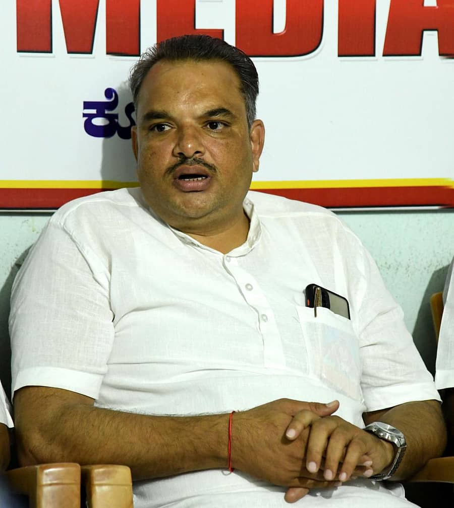 ವೀರೇಶ ಮಹಾಂತಯ್ಯನಮಠ