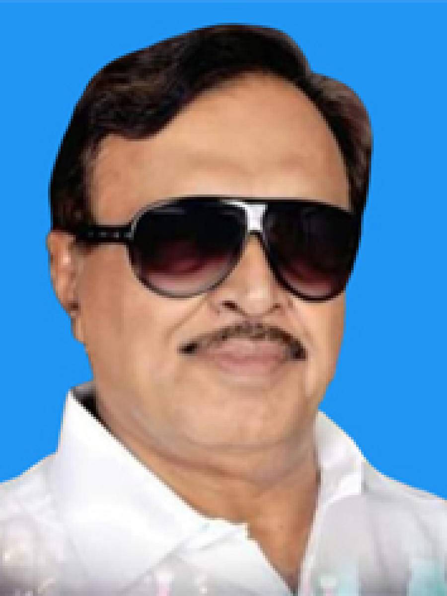 ಮನೋಹರ ಐನಾಪುರ