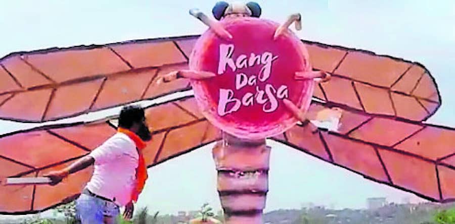 ಕಾರ್ಯಕ್ರಮದ ಸಲುವಾಗಿ ಅಳವಡಿಸಿದ್ದ ಆಲಂಕಾರಿಕ ಸಾಮಗ್ರಿಗಳನ್ನು ಒಡೆದು ಹಾಕಲಾಗಿದೆ