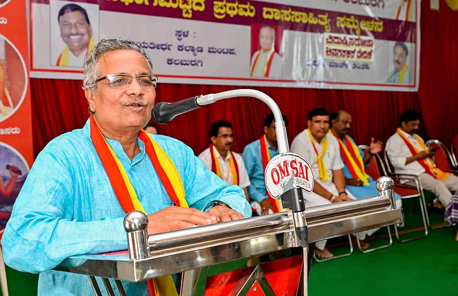 ಕಲಬುರಗಿಯಲ್ಲಿ ಸೋಮವಾರ ನಡೆದ ವಿಭಾಗ ಮಟ್ಟದ ಪ್ರಥಮ ದಾಸ ಸಾಹಿತ್ಯ ಸಮ್ಮೇಳನದಲ್ಲಿ ಮಾತನಾಡಿದ ಸಮ್ಮೇಳನಾಧ್ಯಕ್ಷ ಸ್ವಾಮಿರಾವ ಕುಲಕರ್ಣಿ–ಪ್ರಜಾವಾಣಿ ಚಿತ್ರ