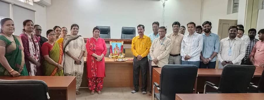 ಹೊಸಪೇಟೆಯ ಜಿಲ್ಲಾಧಿಕಾರಿ ಕಚೇರಿಯಲ್ಲಿ ಮಂಗಳವಾರ ಅಗ್ನಿಬನ್ನಿರಾಯ ಸ್ವಾಮಿ ಜಯಂತಿ ಆಚರಿಸಲಾಯಿತು