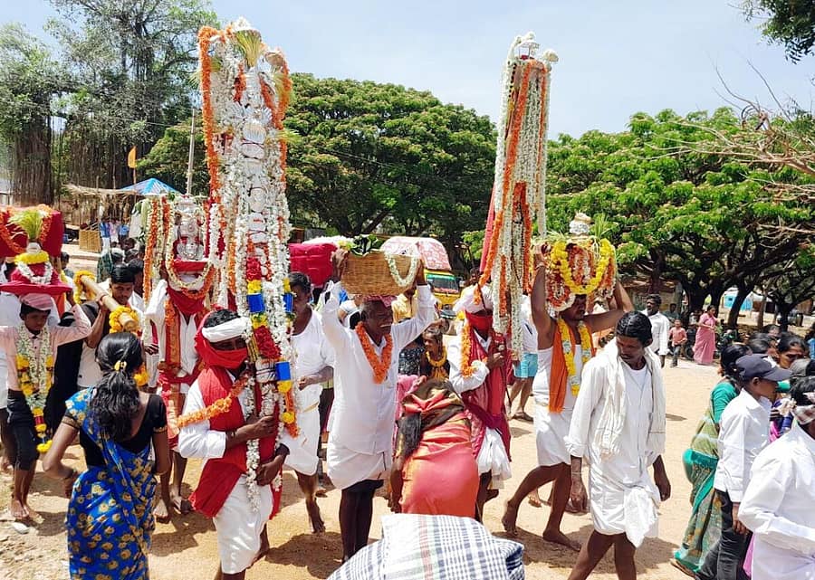 ಪಾವಗಡ ತಾಲ್ಲೂಕಿನ ಕರಿಯಮ್ಮನ ಪಾಳ್ಯದಲ್ಲಿ ಗಾದ್ರಿ ಪಾಲನಾಯಕ ದೇವರ ಉತ್ಸವ ನಡೆಯಿತು