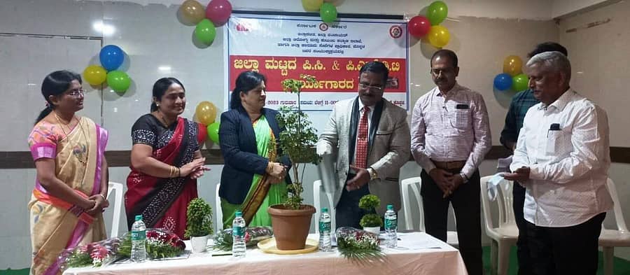 ಕೊಪ್ಪಳದಲ್ಲಿ ಇತ್ತೀಚೆಗೆ ನಡೆದ ಜಿಲ್ಲಾ ಮಟ್ಟದ ಪಿ.ಸಿ ಮತ್ತು ಪಿ.ಎನ್.ಡಿ.ಟಿ ಕಾರ್ಯಾಗಾರವನ್ನು ಪ್ರಧಾನ ಜಿಲ್ಲಾ ಮತ್ತು ಸಷೆನ್ಸ್‌ ನ್ಯಾಯಾಧೀಶರಾದ ಬಿ.ಎಸ್‌. ರೇಖಾ ಉದ್ಘಾಟಿಸಿದರು