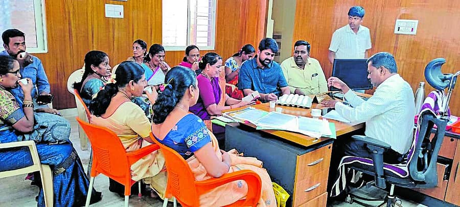 ಶಿಡ್ಲಘಟ್ಟ ತಾ.ಪಂ ನಲ್ಲಿ ಅಂಗನವಾಡಿ ಕಾರ್ಯಕರ್ತೆಯರು ಮತ್ತು ಸಹಾಯಕಿಯರ ಕುಂದುಕೊರತೆ ಸಭೆ ನಡೆಯಿತು