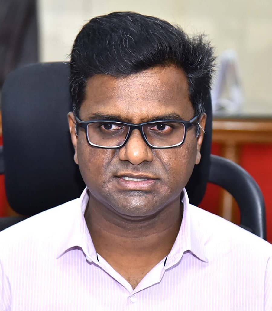 ರಘುನಂದನಮೂರ್ತಿ, ಜಿಲ್ಲಾಧಿಕಾರಿ