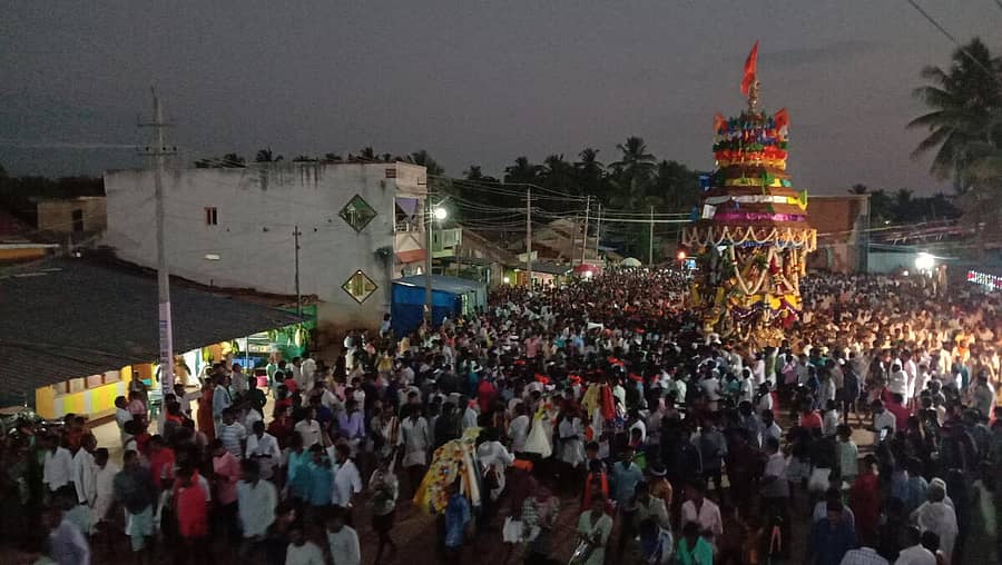 ಹೊನ್ನಾಳಿ ತಾಲ್ಲೂಕಿನ ಕುಳಗಟ್ಟೆ ಗ್ರಾಮದ ಆಂಜನೇಯಸ್ವಾಮಿ, ಕಲ್ಯಾಣ ವೆಂಕಟೇಶ್ವರ ಬ್ರಹ್ಮರಥೋತ್ಸವ ಗುರುವಾರ ಸಂಭ್ರಮದಿಂದ ನೆರವೇರಿತು