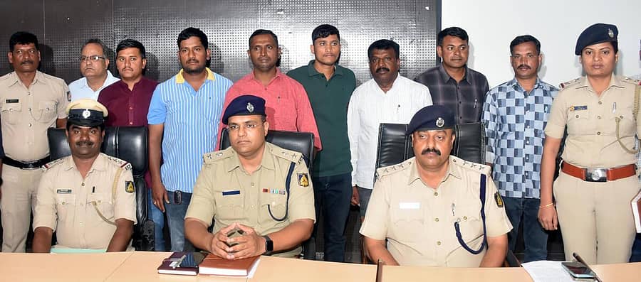 ಬೀದರ್‌ ಜಿಲ್ಲೆಯಲ್ಲಿ ಪ್ರತ್ಯೇಕ ಪ್ರಕರಣಗಳಲ್ಲಿ ಎರಡು ಪಿಸ್ತೂಲ್‌ ವಶಪಡಿಸಿಕೊಂಡಿರುವ ಪೊಲೀಸ್‌ ತಂಡ