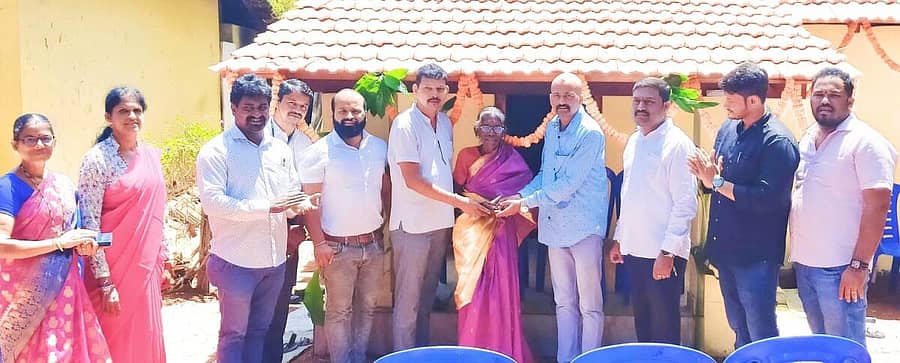 ಕುಂದಾಪುರ ಸಮೀಪದ ಕೋಟೇಶ್ವರದ ನೀಲು ಅಜ್ಜಿಗೆ ನಿರ್ಮಿಸಿದ ‘ನೀಲು ನಿಲಯ’ವನ್ನು ಹಸ್ತಾಂತರಿಸಲಾಯಿತು