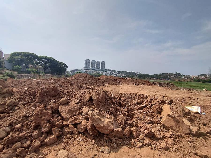 ಹೊಸಕೆರೆಹಳ್ಳಿ ಕೆರೆಯೊಳಗೆ ಜಲವಿಸ್ತೀರ್ಣ ಕಡಿತಗೊಳಿಸುವ ಸಿವಿಲ್ ಎಂಜಿನಿಯರಿಂಗ್ ಕಾಮಗಾರಿ...