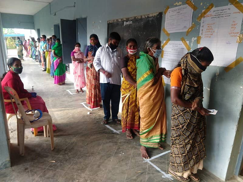 ಚಾಮರಾಜನಗರ:  ಮತದಾನ ಪ್ರಕ್ರಿಯೆ ಆರಂಭ 