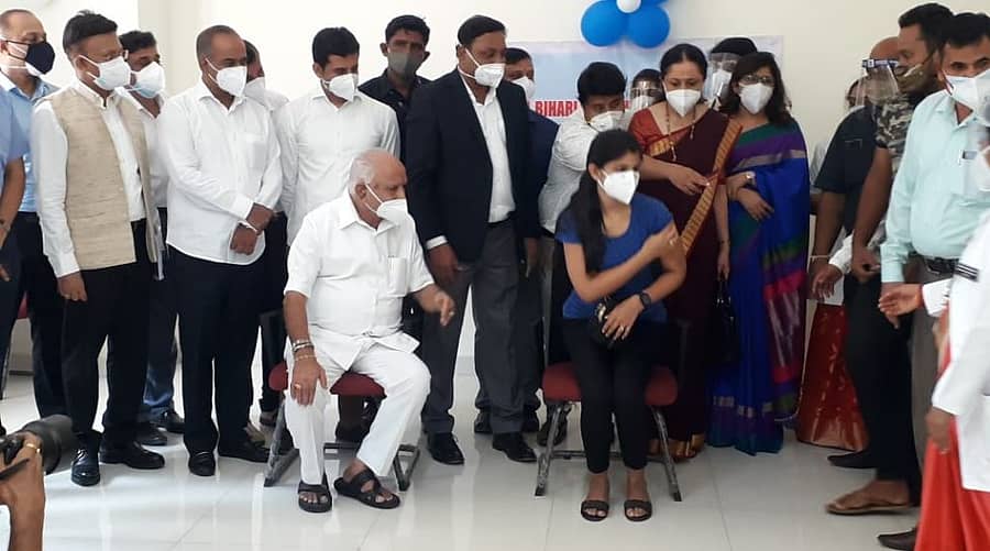 18 ವರ್ಷ ದಾಟಿದವರಿಗೆ ಕೋವಿಡ್ ಲಸಿಕೆ ನೀಡಿಕೆಗೆ ಚಾಲನೆ – ಪ್ರಜಾವಾಣಿ ಚಿತ್ರ