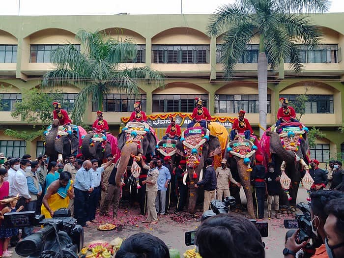 ಅರಣ್ಯ ಭವನದಿಂದ ಅರಮನೆಯತ್ತ ಹೆಜ್ಜೆ ಹಾಕಿದ ಗಜಪಡೆ