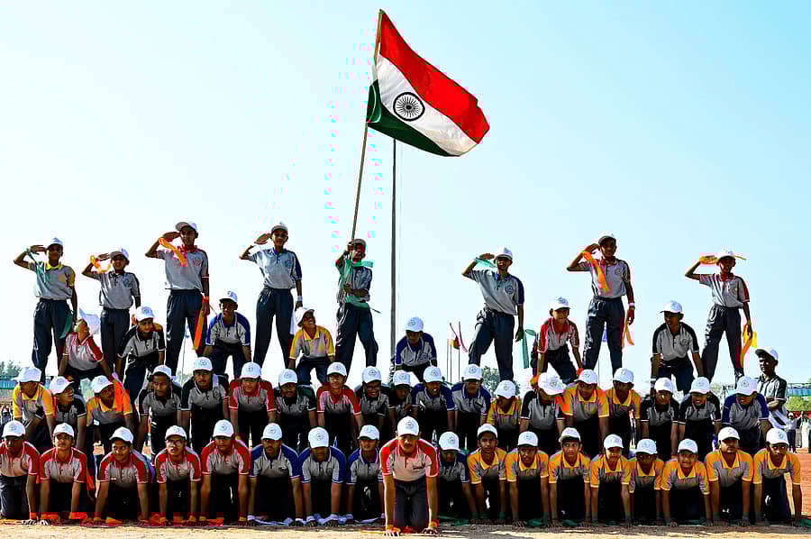 ಕಲಬುರಗಿ ಕ್ರೀಡಾಂಗಣದಲ್ಲಿ ನಡೆದ ಸಮಾರಂಭದಲ್ಲಿ ಮಕ್ಕಳ ಸಾಂಸ್ಖೃತಿಕ ಕಾರ್ಯಕ್ರಮ