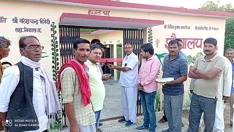 सामी में सामुदायिक शौचालय का फीता काटकर उदघाटन किया ग्राम प्रधान ने |