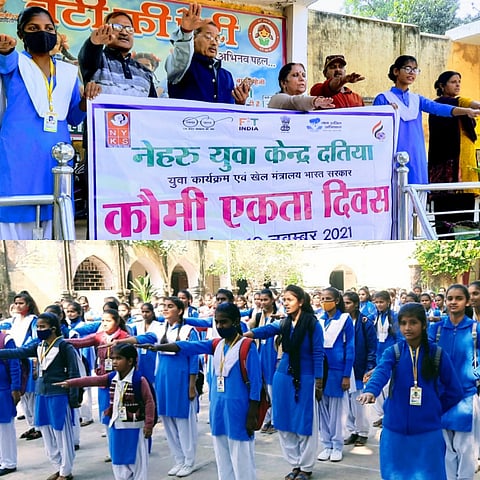 एमएलबी स्कूल की छात्राओ को कोमी एकता की शपथ दिलाई गई 