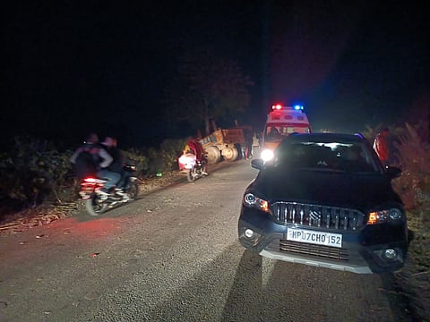  श्रद्धालुओं की ट्रैक्टर ट्रॉली पलटी 