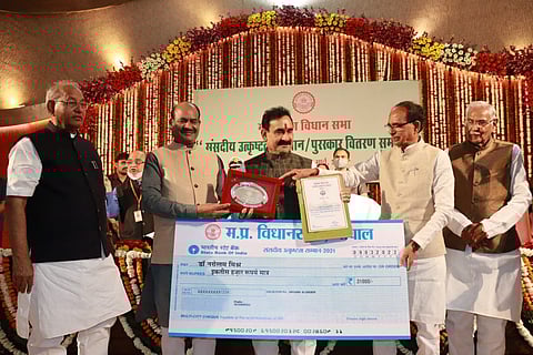 गृहमंत्री डॉ नरोत्तम मिश्रा बने  सर्वश्रेष्ठ मंत्री 