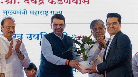 महाराष्ट्र के मुख्यमंत्री ने अभय भुटाडा को पुणे पुलिस को उन्नत उपकरण प्रदान करने के लिए सम्मानित किया