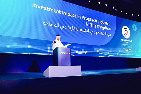 وزير الشؤون البلدية والقروية والإسكان ماجد الحقيل 