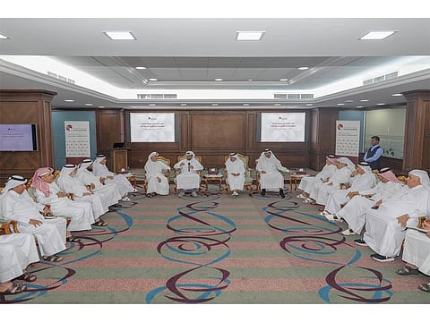 رئيس الهيئة العامة لتنظيم القطاع العقاري في قطر خلال اجتماعه مع رجال الأعمال