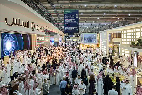 المعرض يشهد حضورًا كثيفًا