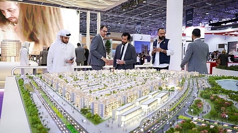 من المعرض