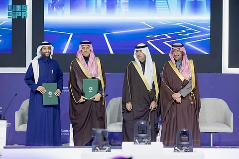 خلال توقيع الاتفاقيات