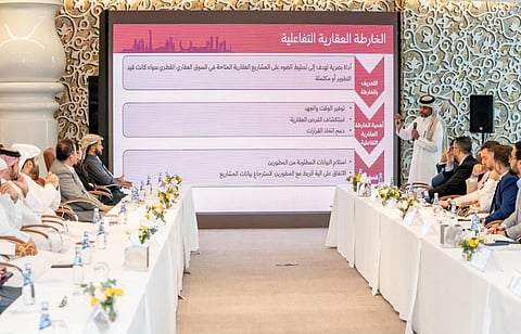 أثناء الملتقى الثاني للمطوّرين العقاريين بقطر