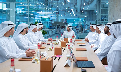 الشيخ حمدان بن محمد، أثناء اجتماع اللجنة العليا لتكنولوجيا المستقبل