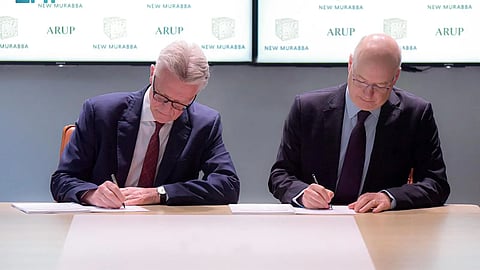 أثناء توقيع العقود بين الشركتين