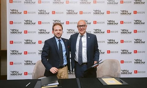 خلال توقيع العقود بين شركتي الأهلي صبور وريدي للتطوير العقاري