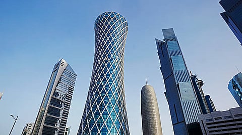 أبراج شاهقة بقطر 