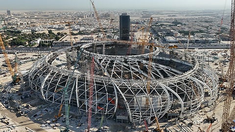 أعمال إنشائية مُستمرة في "ملعب أرامكو" بمدينة الخُبر في المنطقة الشرقية السعودية