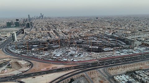 أحد المشاريع قيد الإنشاء  في العاصمة السعودية الرياض 