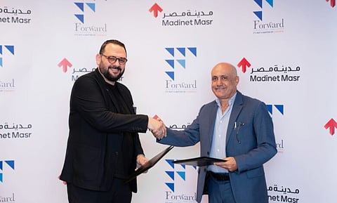 عقب توقيع الاتفاقية بين الجانبين