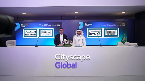 من توقيع الاتفاقية بين ريمار العقارية وهيلتون