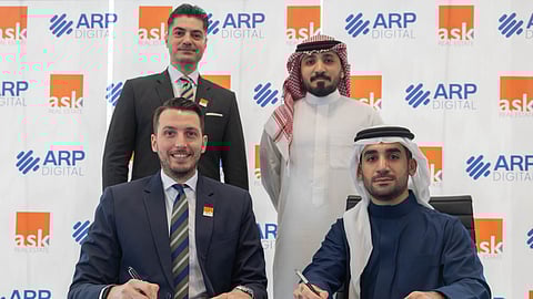 جانب من توقيع الاتفاقية