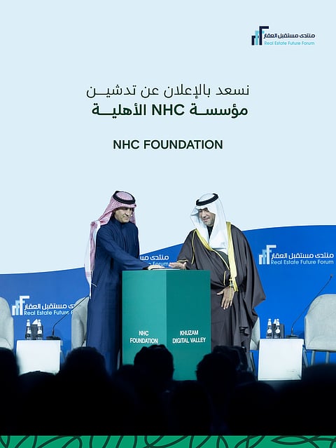 ماجد الحقيل، ومحمد البطي، خلال تدشين مؤسسة "NHC" الأهلية