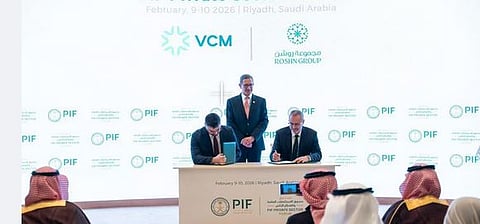 أثناء توقيع الاتفاقية