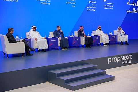 المتحدثون في الجلسة