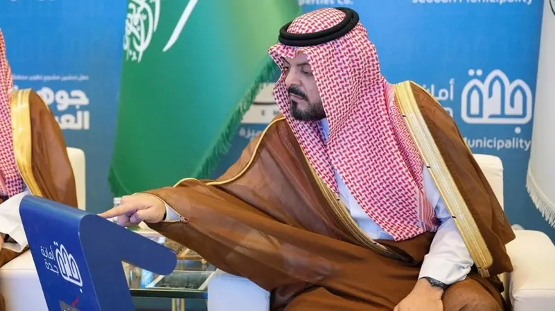 الأمير سعود بن مشعل بن عبدالعزيز، نائب أمير منطقة مكة المكرمة خلال إطلاق المشروع