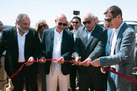 خلال افتتاح المشروع