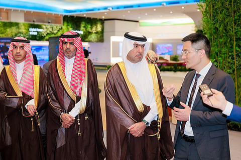 وزير البلديات والإسكان السعودي، ماجد بن عبدالله الحقيل خلال زيارته للصين