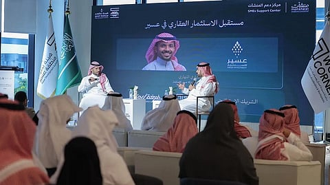 خلال إحدى الجلسات بفعاليات أسبوع العقار والمقاولات