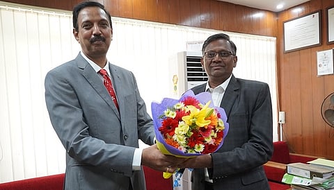 KIOCL CMD T Saminathan (Right) welcomes newly appointed Director (P&P) with a bouquet