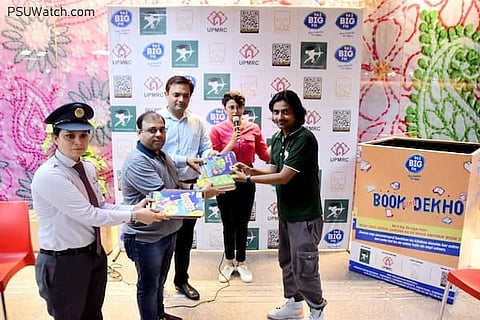 Lucknow Metro officials taking part in Book Daan campaign