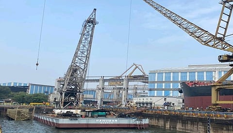 HSL delivers floating crane to VPA ahead of schedule